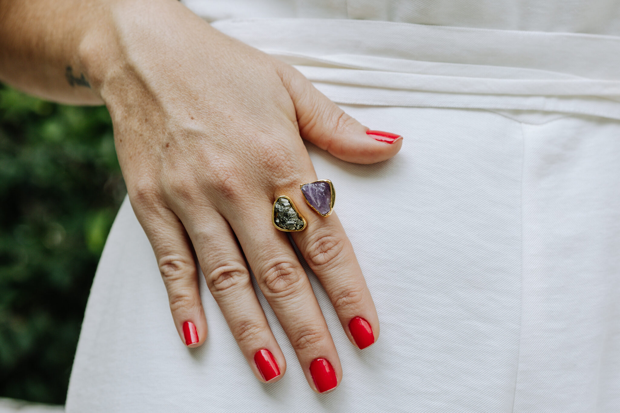 bene-219 Anel Duo Ametista com Pirita Dourado - Imagem 1