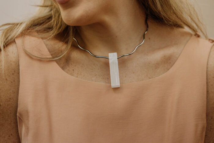 Choker Ondulada Selenita Prateado - Imagem 1