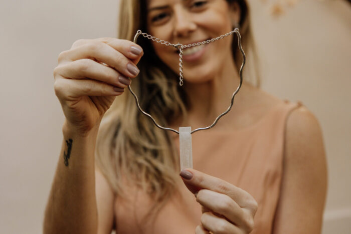 Choker Ondulada Selenita Prateado - Imagem 2