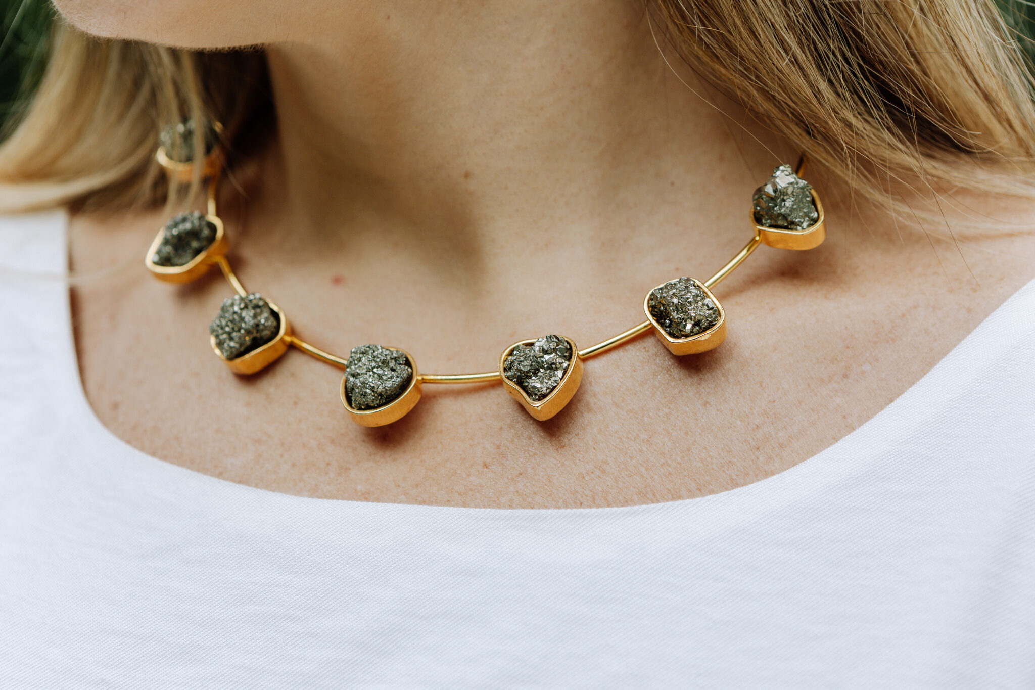 bene-238 Choker Lead Pirita Dourado - Imagem 1