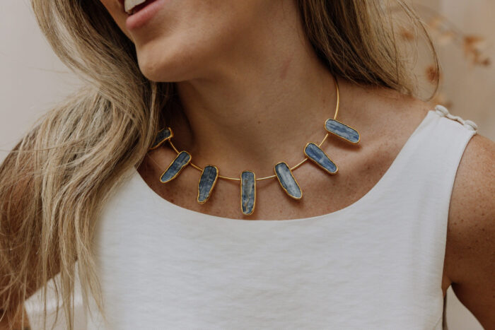 Choker Lead Cianita Azul Dourado - Imagem 1