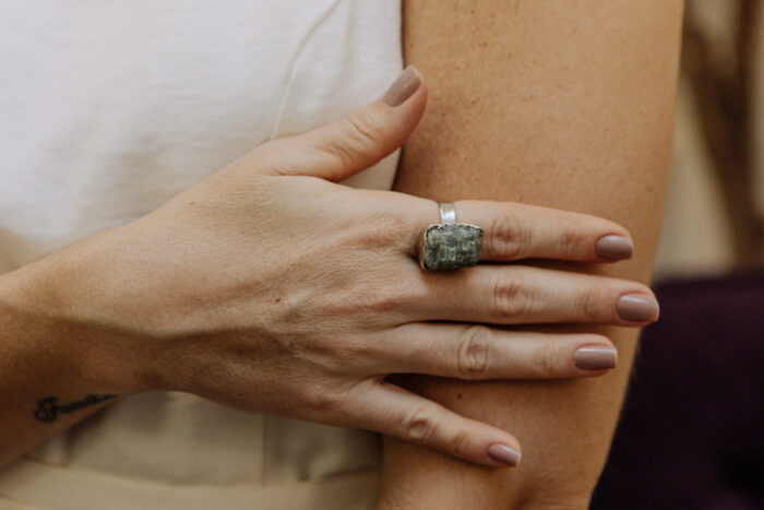 Anel Stone Cianita Verde Prateado - Imagem 1