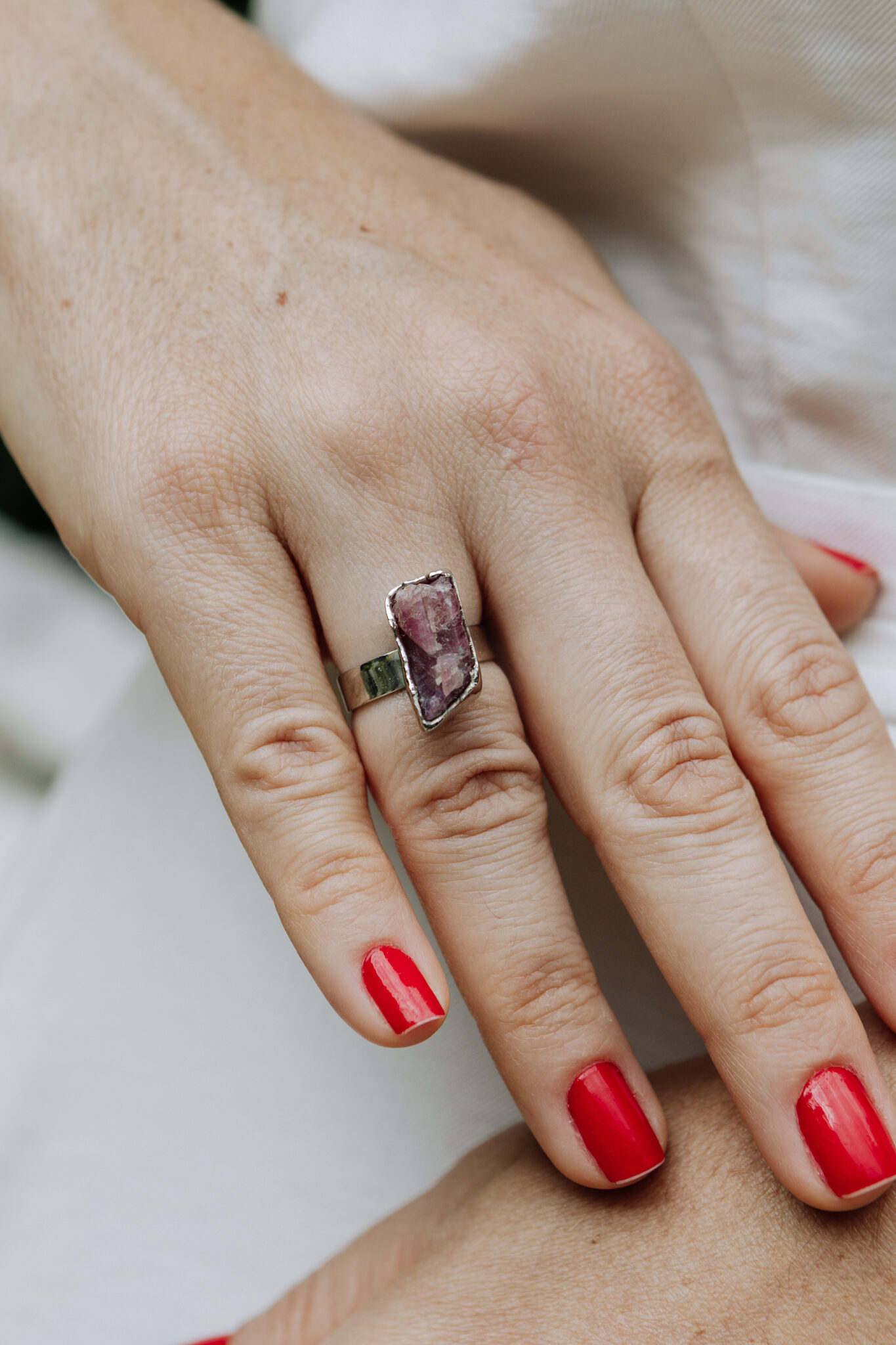 bene-82 Anel Stone Rubelita Prateado - Imagem 1