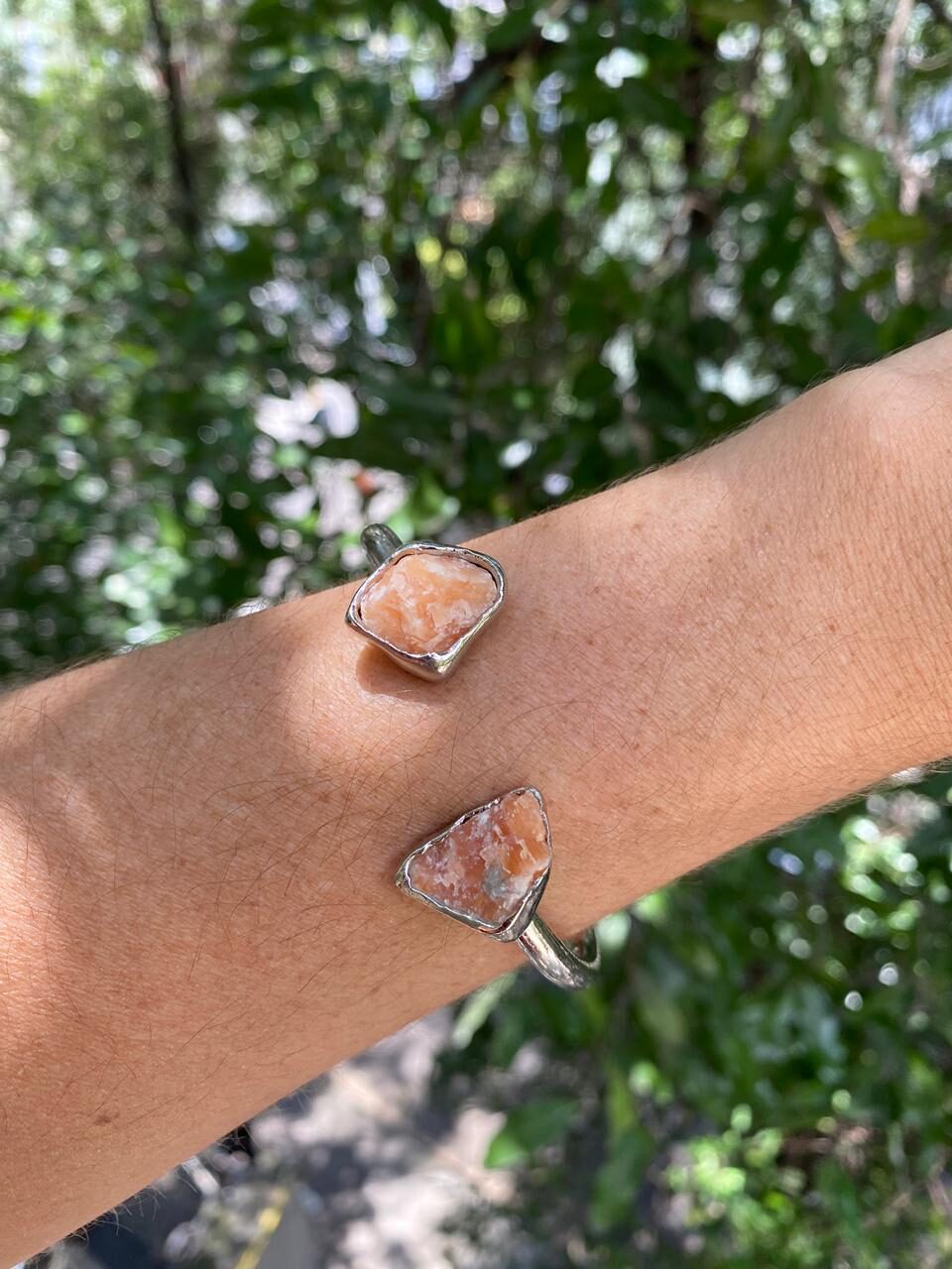 WhatsApp Image 2025-12-15 at 16.40.07 (3) Pulseira Duo Calcita Laranja Prateada - Imagem 1