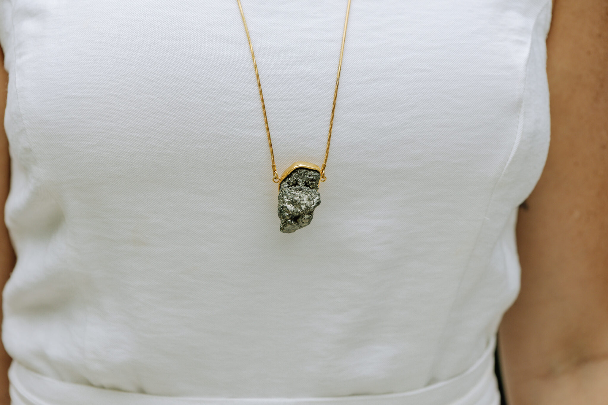 bene-259 Colar Stone Pirita Dourado - Imagem 1