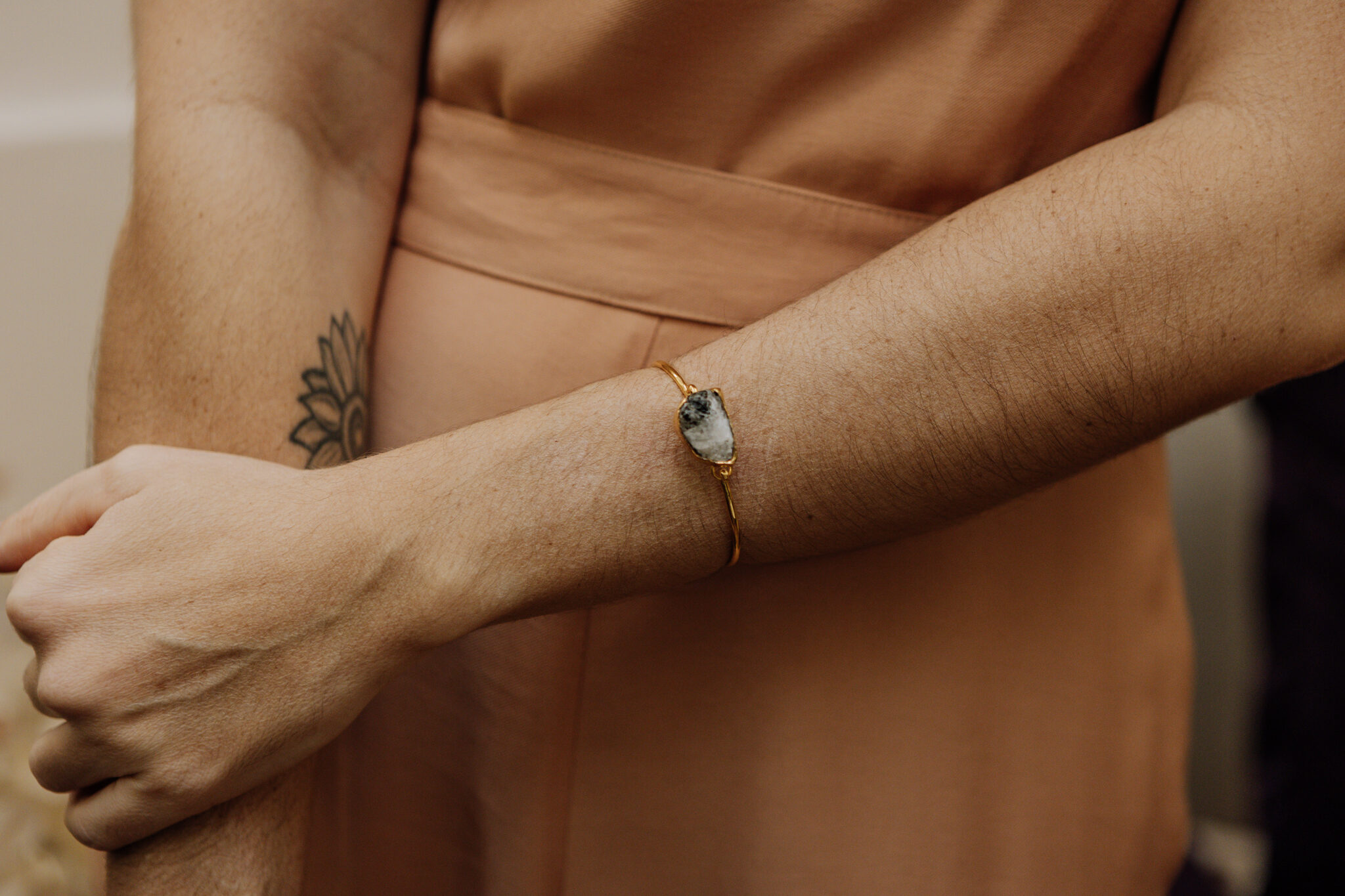 benedita-372 Pulseira Stone Pedra da Lua Dourado - Imagem 1